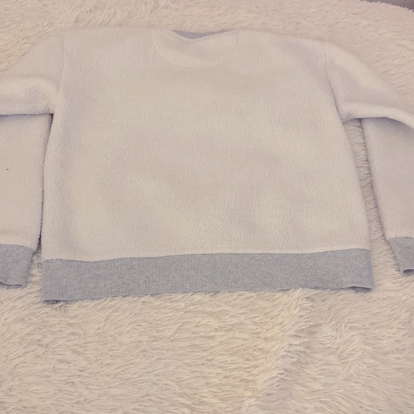 Vineyard vines thick Sherpa sweater. Very soft and very warm - Picture 2 of 3